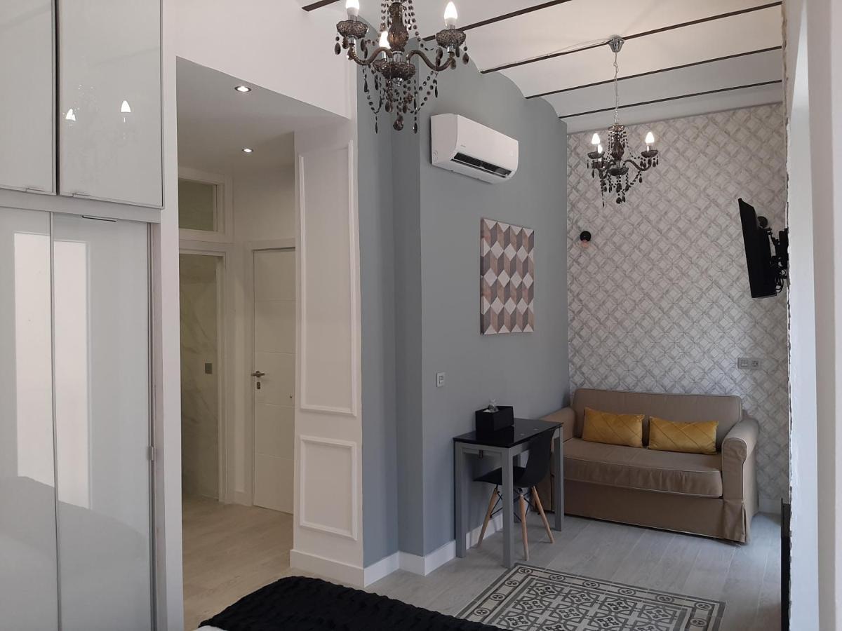 La Suite Del Conde Luxury Suites Seville Exterior photo